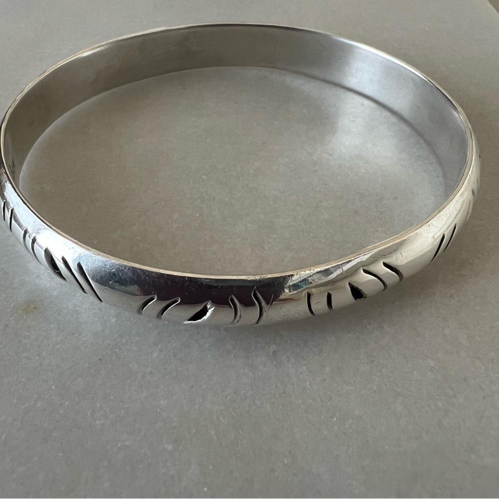 Taxco Mexico Silver Bangle Bracelet with Slit Design - Picture 5 of 9